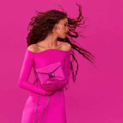 O οίκος Valentino συνεργάζεται με την Pantone και δημιουργούν την πιο pink collection της χρονιάς