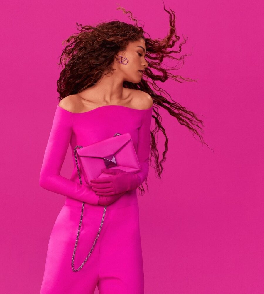 O οίκος Valentino συνεργάζεται με την Pantone και δημιουργούν την πιο pink collection της χρονιάς