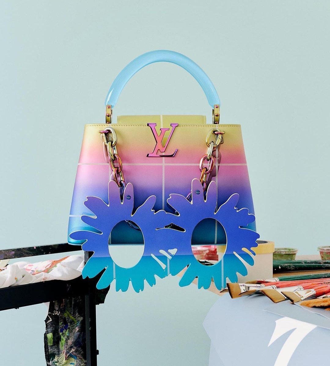 Artycapucines: Ο οίκος Louis Vuitton δίνει για καμβά έμπνευσης τις τσάντες Capucines