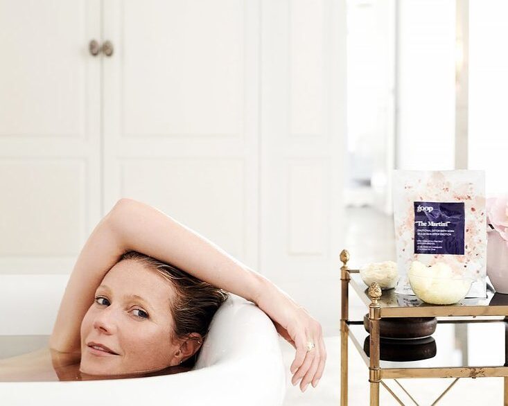 Η Gwyneth Paltrow topless στις διακοπές της στην Ιταλία είναι μια ωδή στην αυτοπεποίθηση