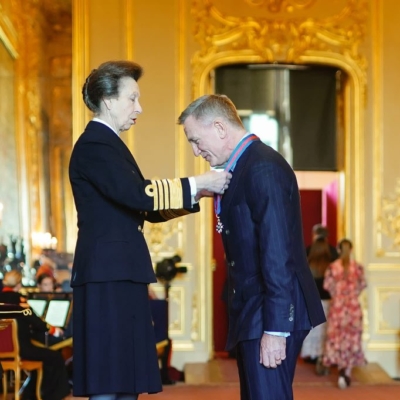 Ο «James Bond» τιμήθηκε στο Κάστρο του Windsor από την πριγκίπισσα Άννα