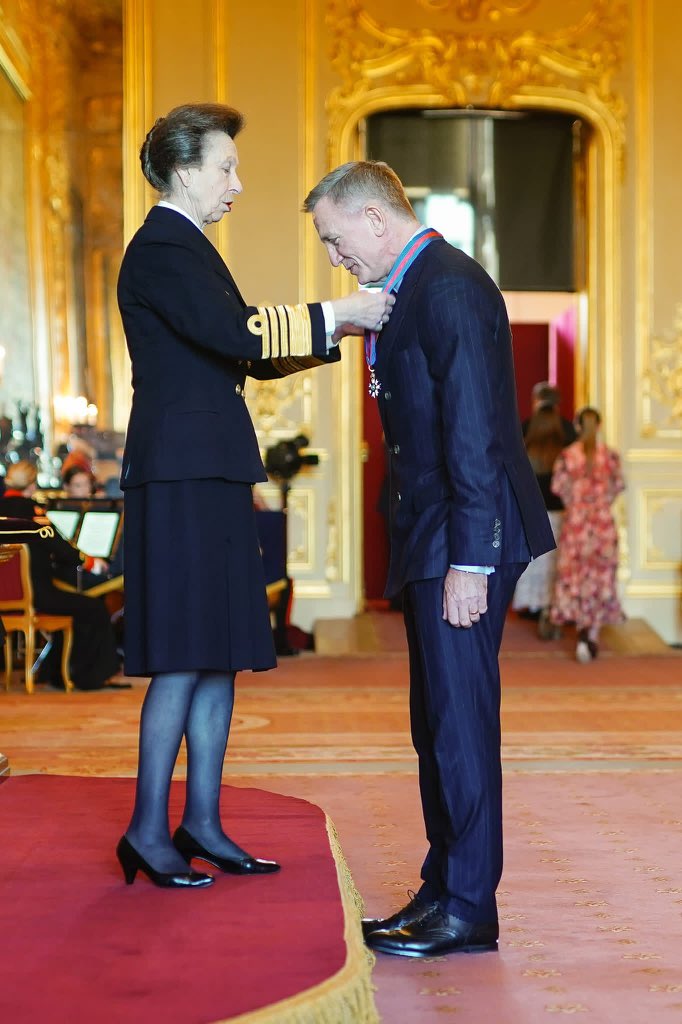 Ο «James Bond» τιμήθηκε στο Κάστρο του Windsor από την πριγκίπισσα Άννα