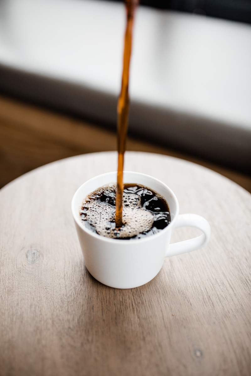Λεκιάστηκες; 4 εύκολοι τρόποι για να απαλλαγείς γρήγορα από τον λεκέ του καφέ