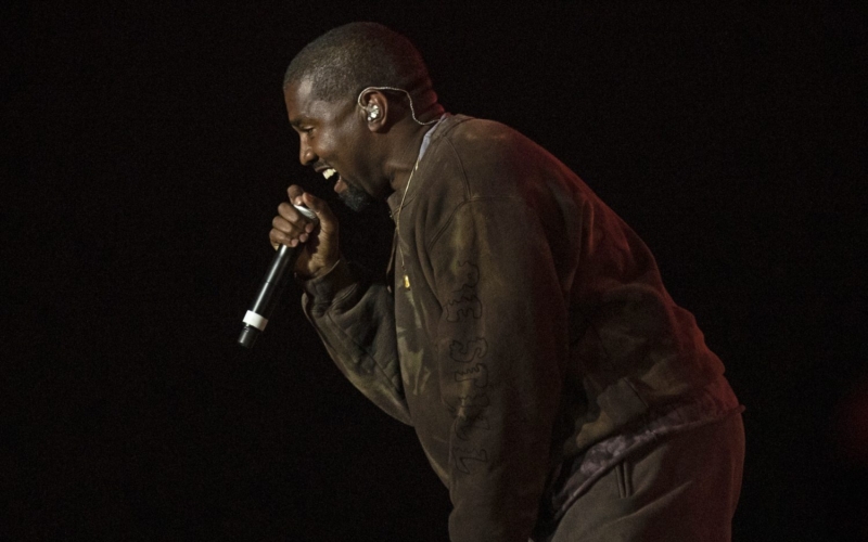 Διάσημοι καλλιτέχνες γυρίζουν την πλάτη στον Kanye West και καταδικάζουν τα αντισημιτικά σχόλια