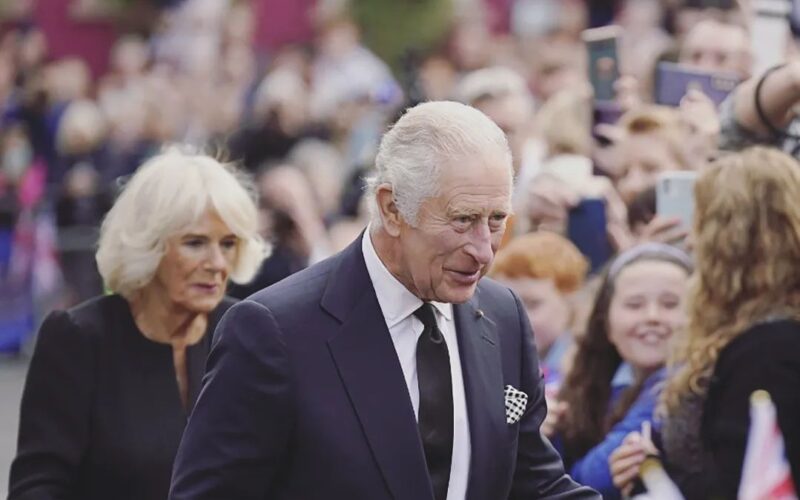 Οι βασιλικοί κανόνες που ο Κάρολος και η Camilla δεν πρέπει πλέον να ακολουθούν