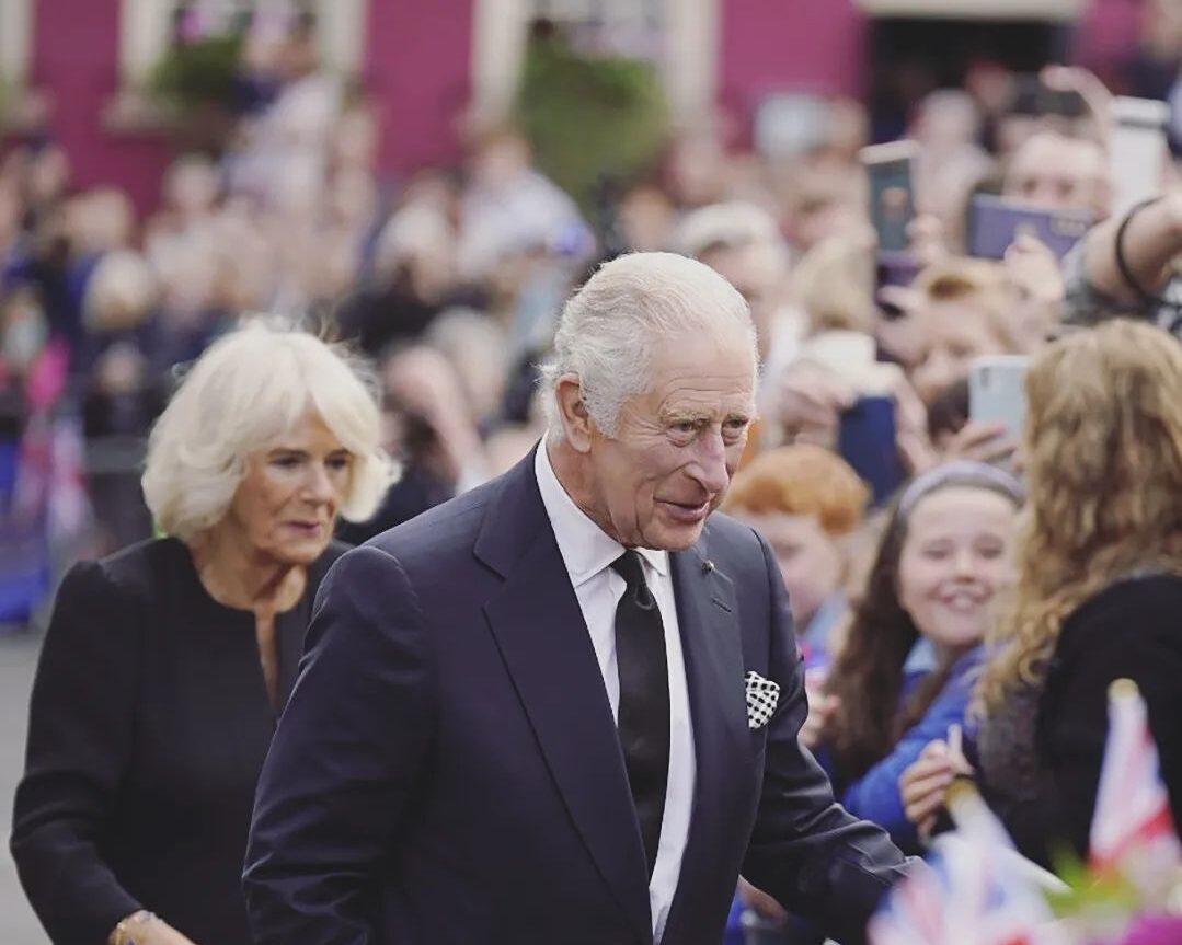 Οι βασιλικοί κανόνες που ο Κάρολος και η Camilla δεν πρέπει πλέον να ακολουθούν