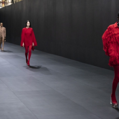 Red is the new black, η νέα έκθεση του οίκου Maison Valentino στη Ντόχα του Κατάρ
