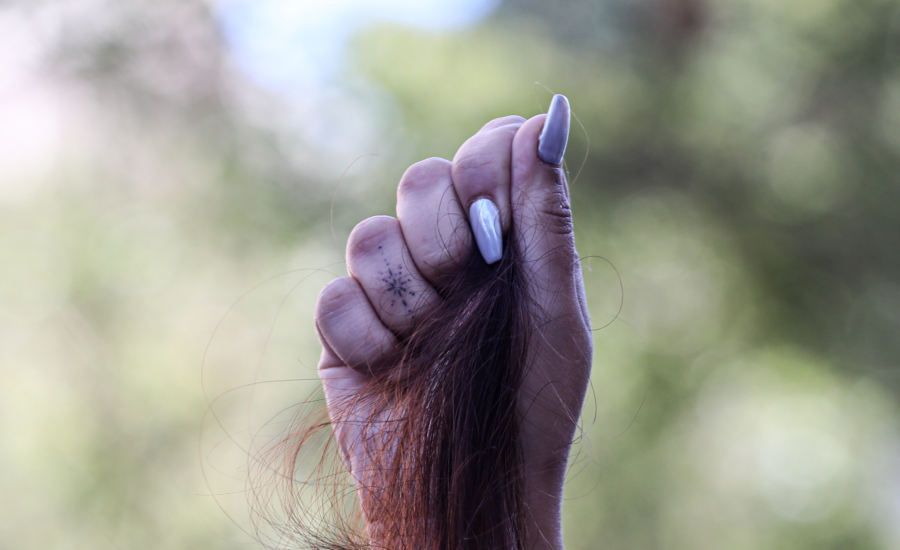Γράφουν ιστορία οι γυναίκες στο όνομα της Μαχσά Αμινί - Γαλλίδες ηθοποιοί κόβουν τα μαλλιά τους
