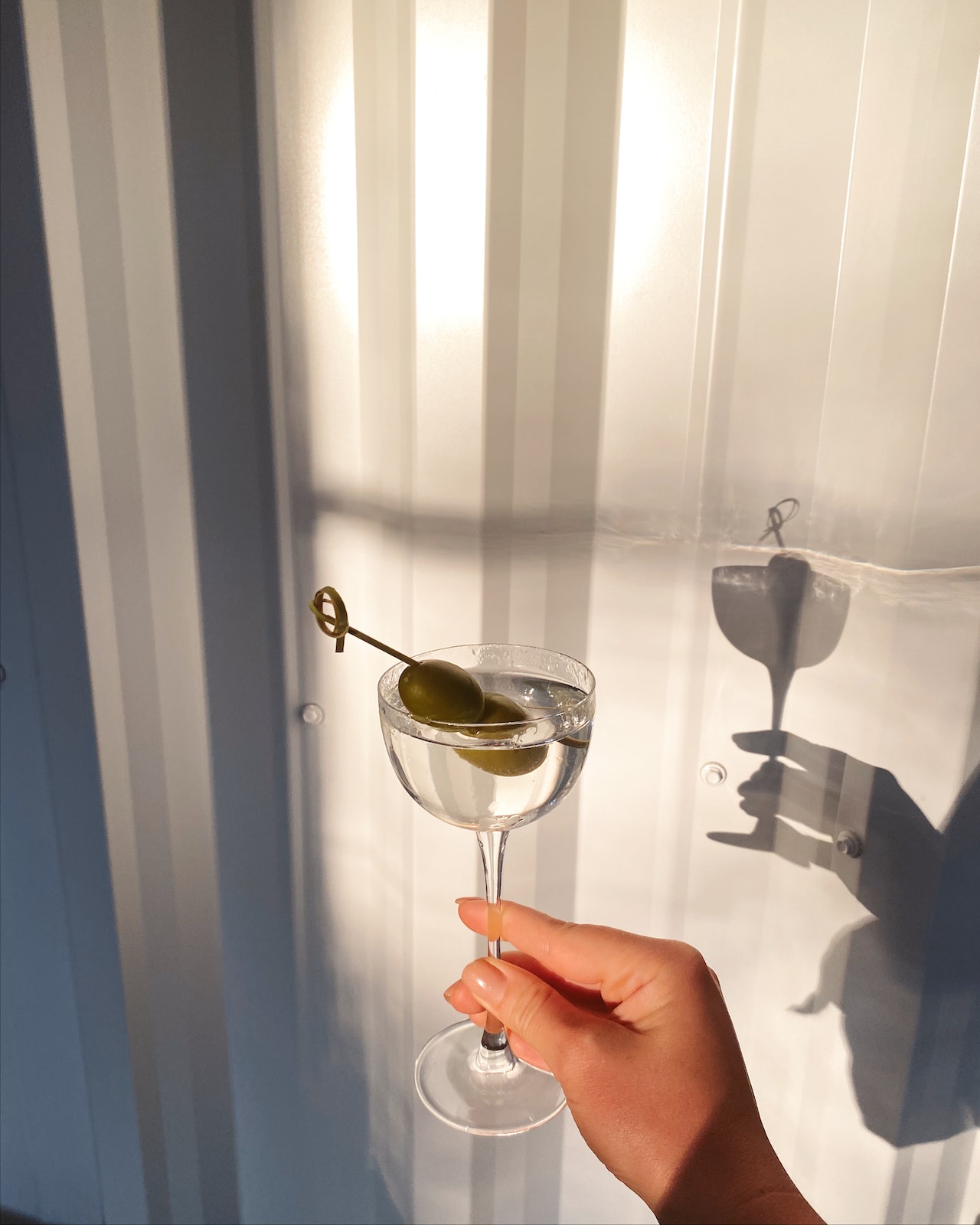 Μartini: Φτιάξε το κλασικό cocktail που αγαπά ο James Bond και μυήσου στην ιστορία του