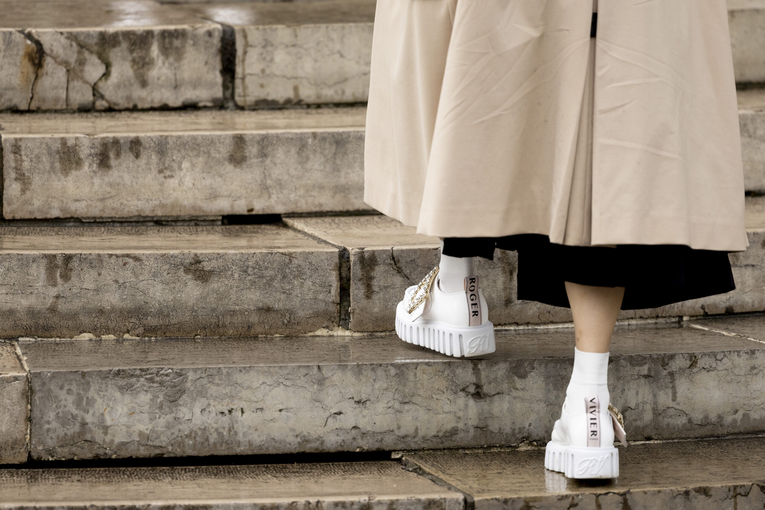 6 αθλητικά παπούτσια που θα αναβαθμίσουν το ντύσιμο σου στο γραφείο