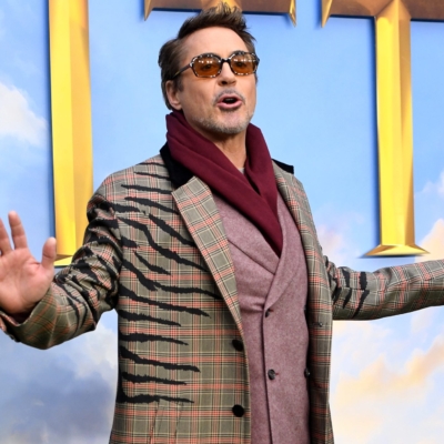 Τα παιδιά του Robert Downey Jr ξυρίζουν το κεφάλι του ηθοποιού για τον νέο του ρόλο