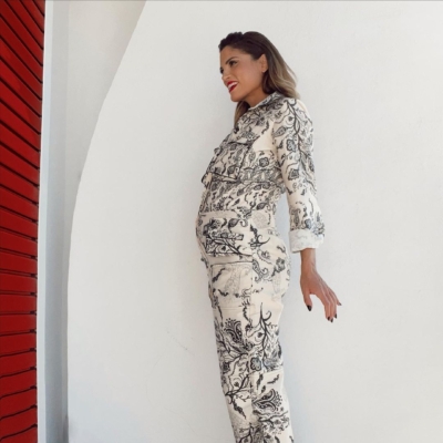 Η πρώτη δημόσια εμφάνιση της Μαίρης Συνατσάκη στον 7ο μήνα της εγκυμοσύνης της