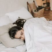 Κοιμήσου σαν πουλάκι: Εύκολοι τρόποι για να αντιμετωπίσεις την αϋπνία