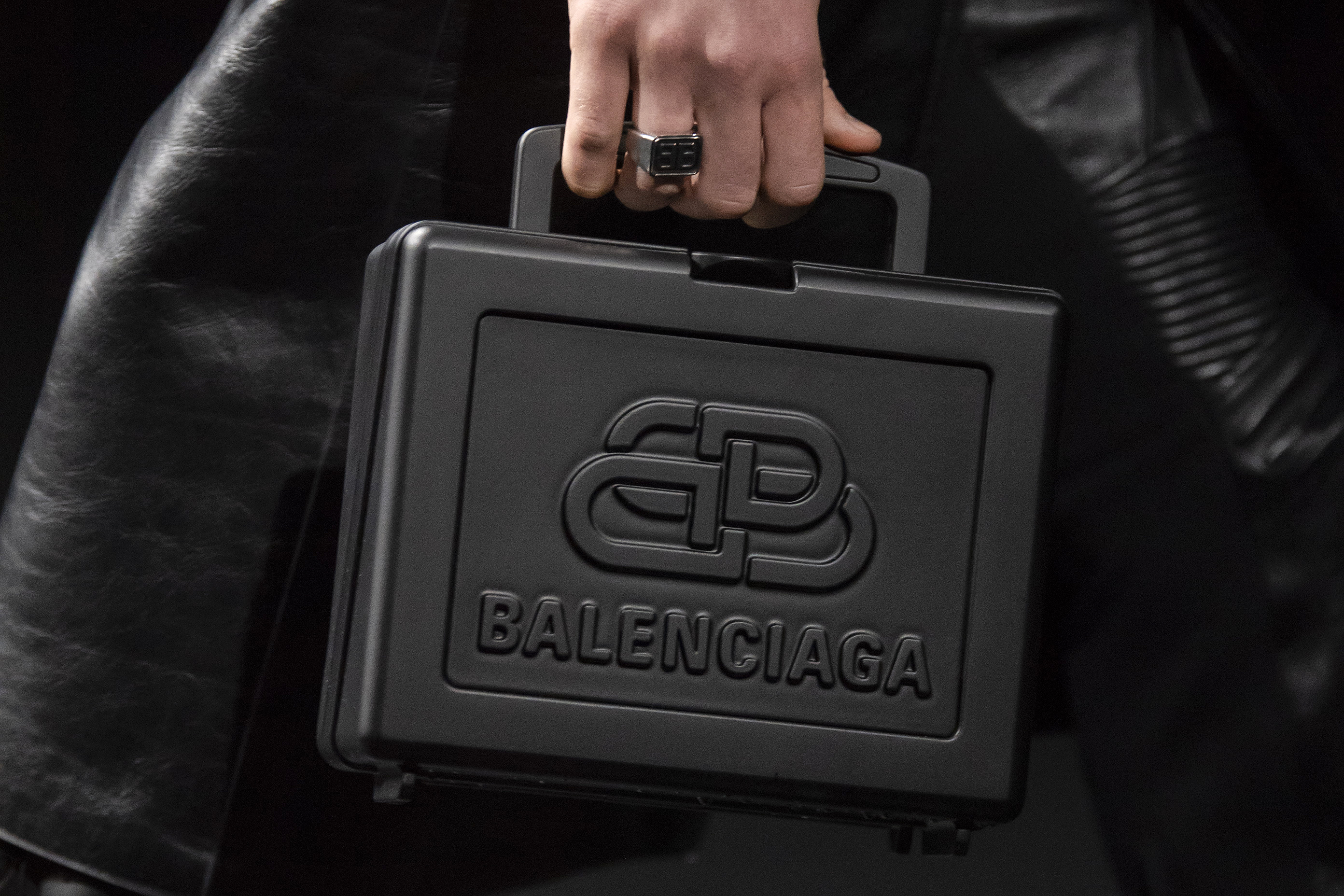 Ο οίκος Balenciaga είναι η πρώτη μεγάλη εταιρεία που αποχώρησε από το Twitter