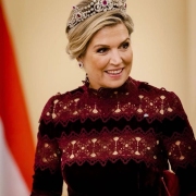 Η βασίλισσα Maxima της Ολλανδίας τίμησε την ελληνική μόδα επιλέγοντας να φορέσει Costarellos