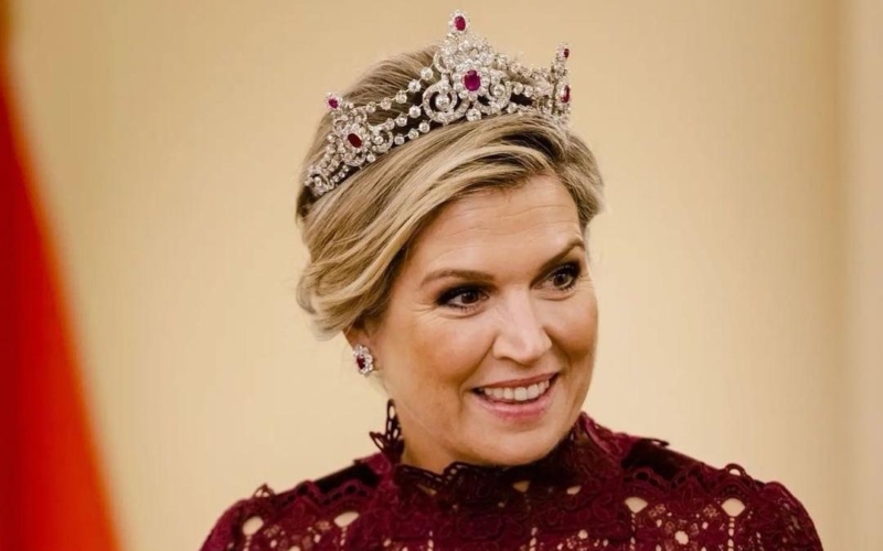 Η βασίλισσα Maxima της Ολλανδίας τίμησε την ελληνική μόδα επιλέγοντας να φορέσει Costarellos