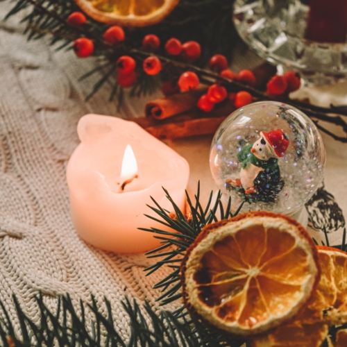 Αποξέραινε φέτες πορτοκαλιού και κάνε ανέξοδα τις πιο υπέροχες χριστουγεννιάτικες διακοσμήσεις