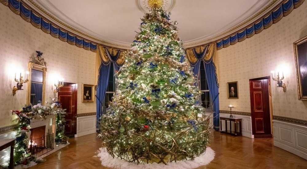Ο Λευκός Οίκος «ντύθηκε» γιορτινά με την επιμέλεια της Jill Biden