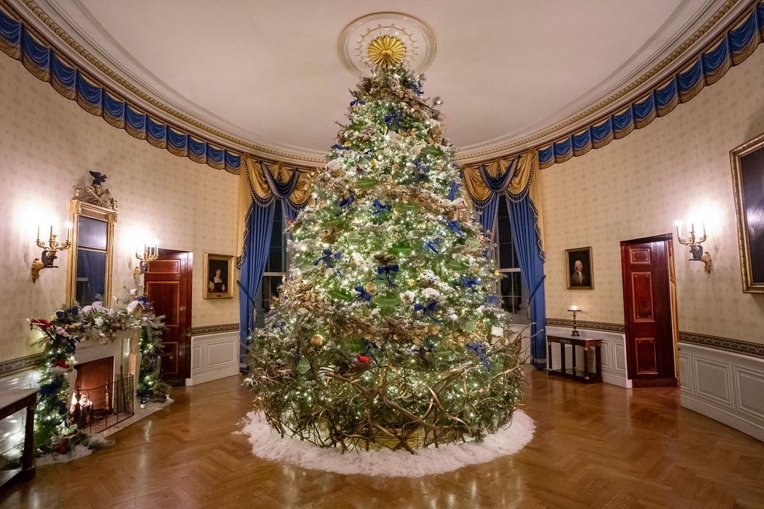 Ο Λευκός Οίκος «ντύθηκε» γιορτινά με την επιμέλεια της Jill Biden