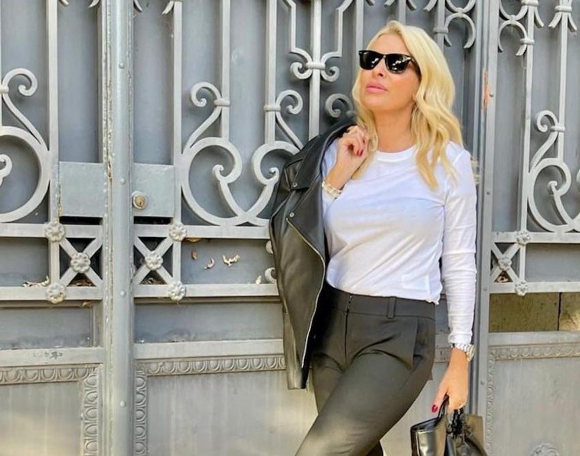 Το black&white look της Ελένης Μενεγάκη είναι rock και απόλυτα διαχρονικό