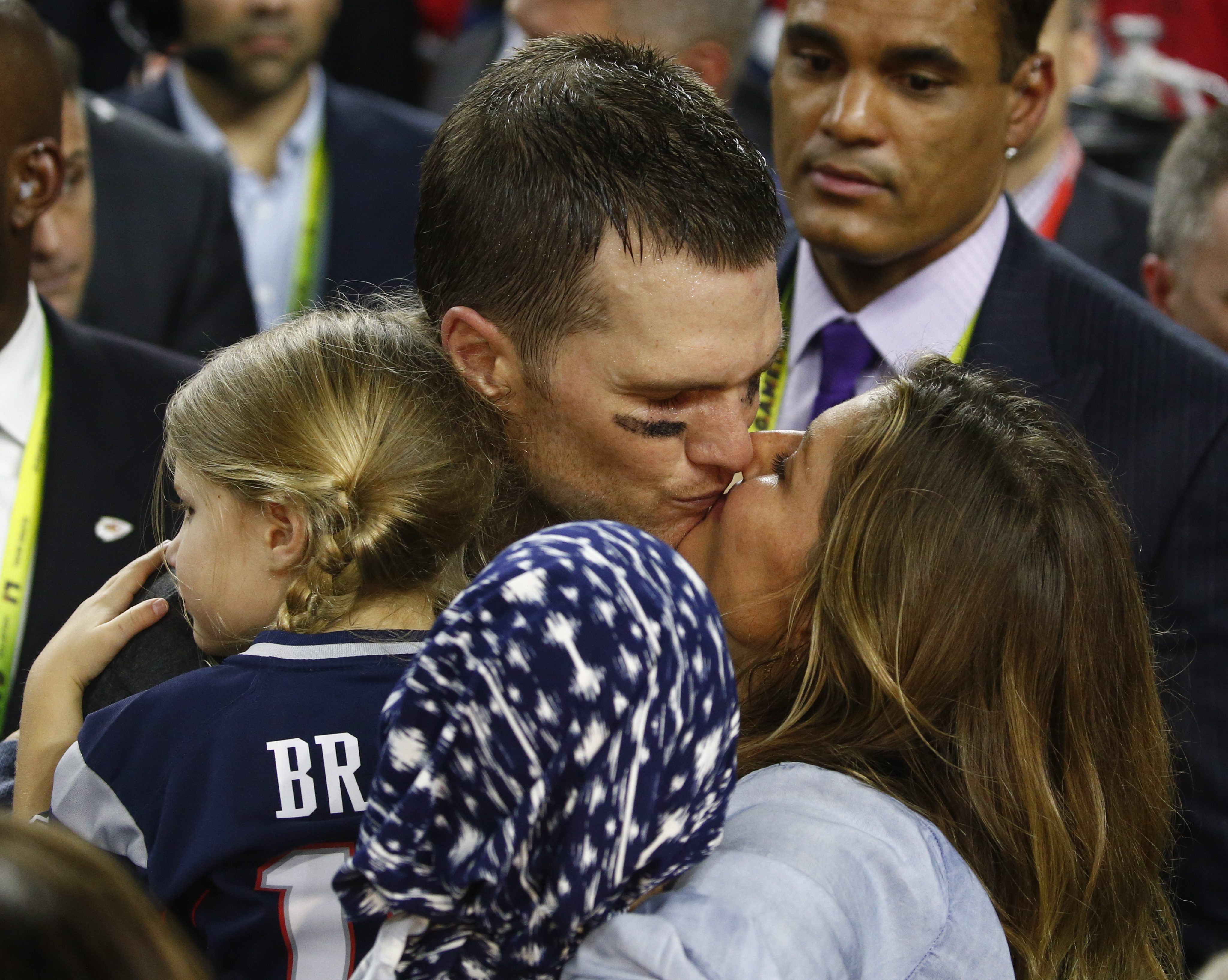 Η Gisele αγόρασε έπαυλη απέναντι από αυτή του Brady λίγο μετά την αίτηση διαζυγίου