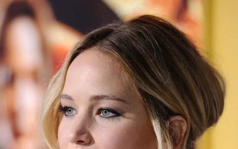 Η Jennifer Lawrence δεν άκουσε τη συμβουλή της Adele και τώρα το μετανιώνει