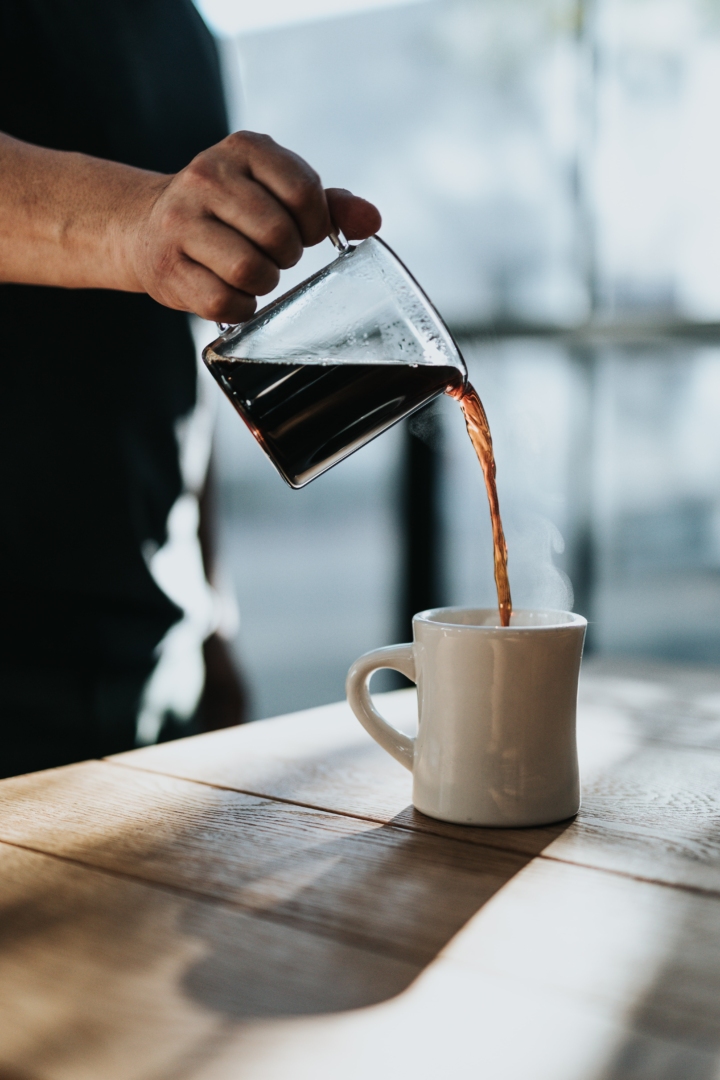 7 πράγματα που πρέπει να κάνεις μόλις ξυπνήσεις πριν πιεις καφέ