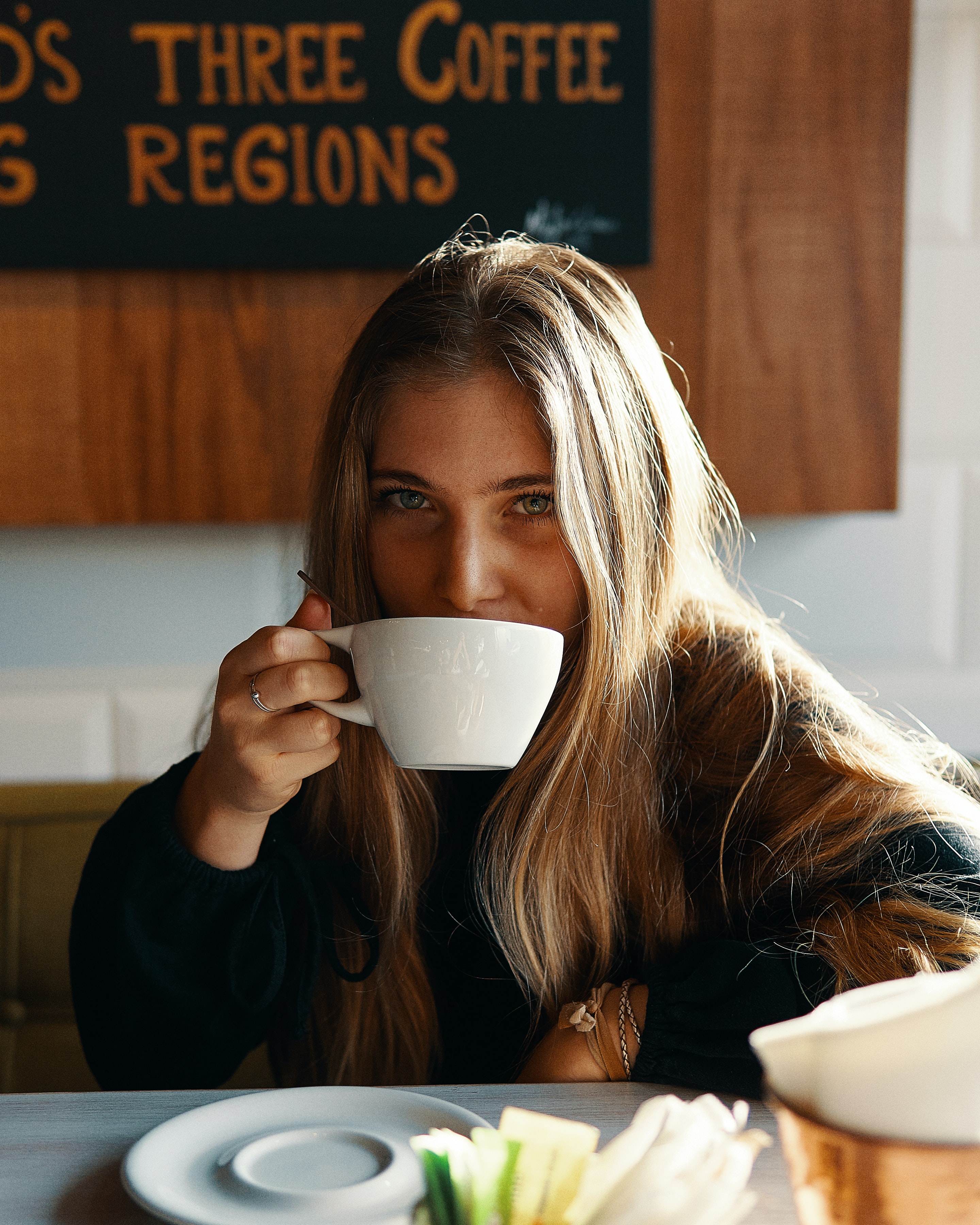 Μην πίνεις καφέ πριν πας για ψώνια- Πώς οι μελέτες αποδεικνύουν ότι ξοδεύεις περισσότερα