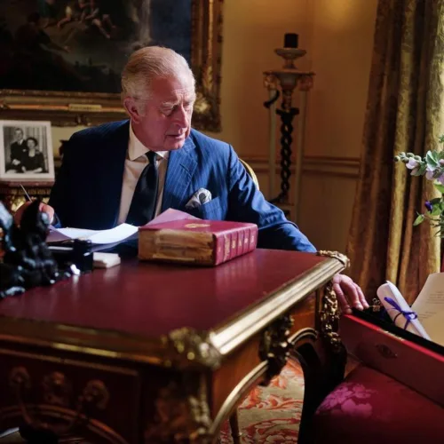 Ο βασιλιάς Κάρολος διώχνει τον Harry και τη Megan από το Frogmore Cottage