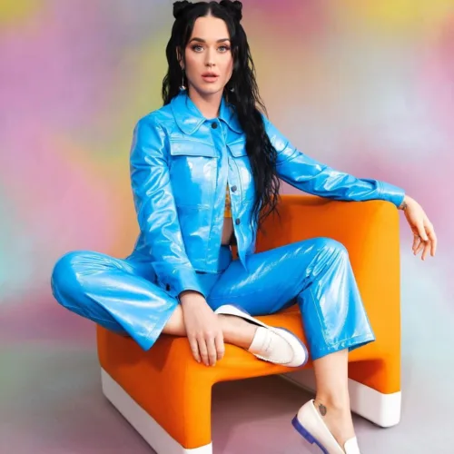 Η Katy Perry πρωταγωνιστεί στην καμπάνια της Lego για τα Χριστούγεννα και σκορπίζει μαγεία