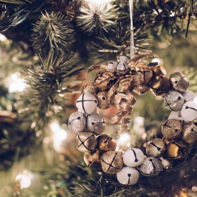Το πιο φθηνό Χριστουγεννιάτικο TikTok hack που θα μεταμορφώσει το δέντρο σου