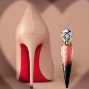 Η εμβληματική κόκκινη σόλα του Christian Louboutin που επιθυμούμε όλες μας να φορέσουμε