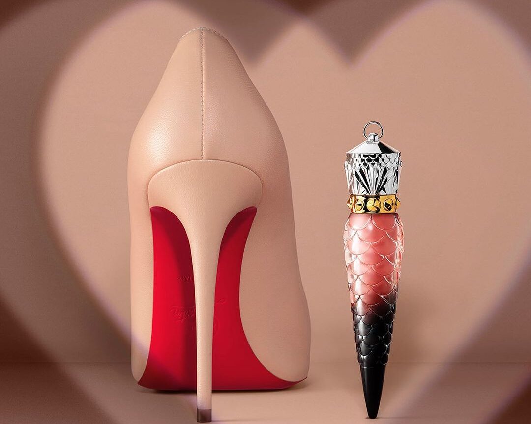Η εμβληματική κόκκινη σόλα του Christian Louboutin που επιθυμούμε όλες μας να φορέσουμε