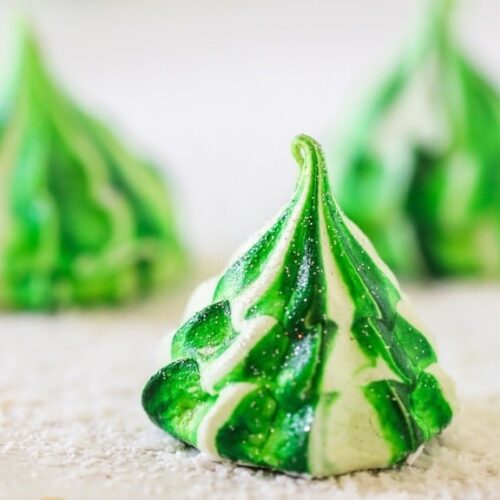 Meringue Christmas Trees: Το χριστουγεννιάτικο γλυκό που γεμίζει «γλύκα» το TikTok