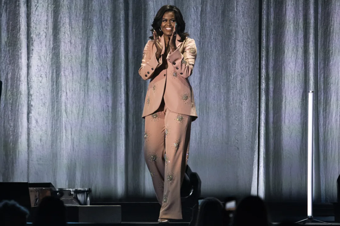 Η Michelle Obama αποκαλύπτει τις δυσκολίες στο γάμο της: «Επί 10 χρόνια δεν άντεχα τον Barack»