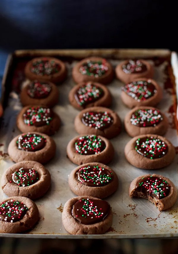Τα πιο λαχταριστά χριστουγεννιάτικα μπισκότα με γλάσο έτοιμα σε 10'