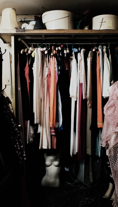 Μυρίζουν τα ρούχα στην ντουλάπα σου; 4 μυστικά για να διώξεις μακριά κάθε άσχημη οσμή