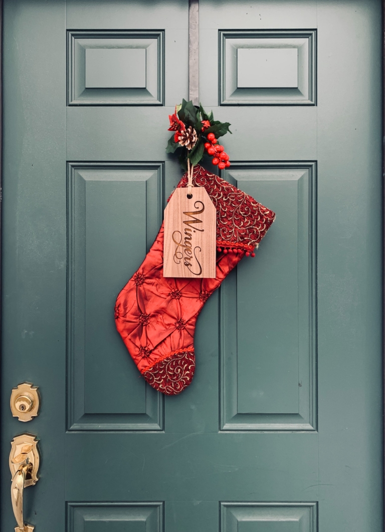 Αν δεν έχεις τζάκι να πού θα κρεμάσεις τις χριστουγεννιάτικες κάλτσες για τα δώρα του Άγιου Βασίλη