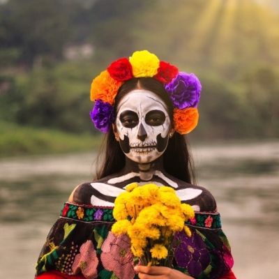 Dia de los muertos: Η πολύχρωμη γιορτή «χορεύει» με τους νεκρούς στο Μεξικό