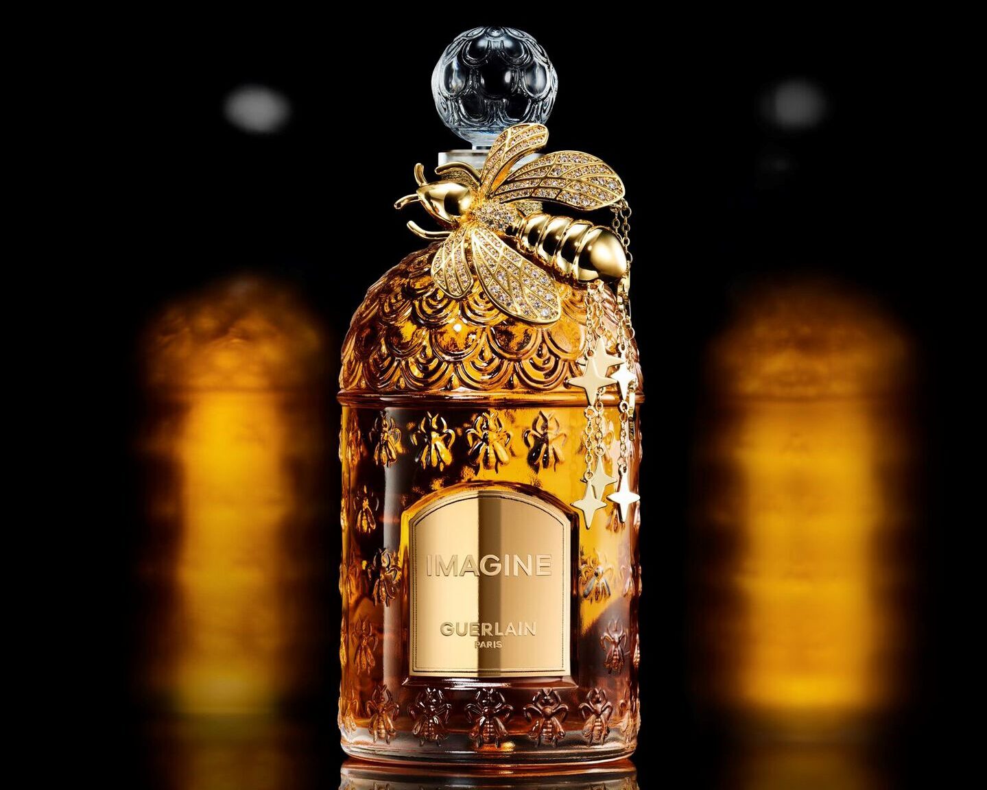 Το Bee Bottle του οίκου Guerlain κρύβει μέσα του μια αυτοκρατορική ιστορία από τον 19ο αιώνα