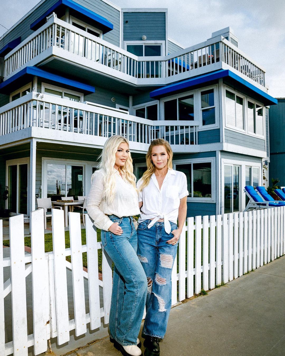 Η Tori Spelling και η Jennie Garth επέστρεψαν στο σπίτι του Beverly Hills μετά από 20 χρόνια