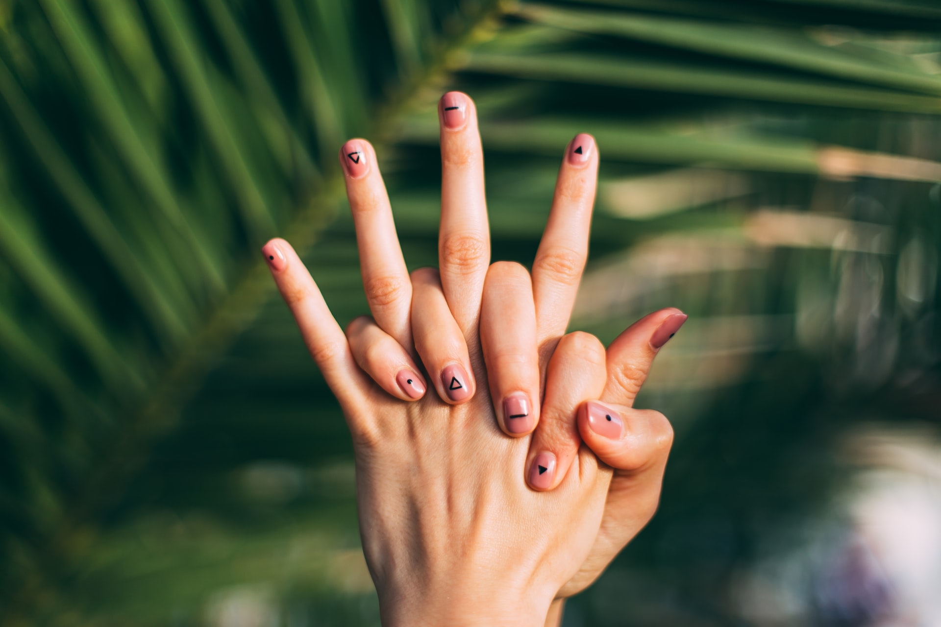 Πώς να επιλέξεις το ιδανικό σχήμα νυχιών για τα χέρια σου