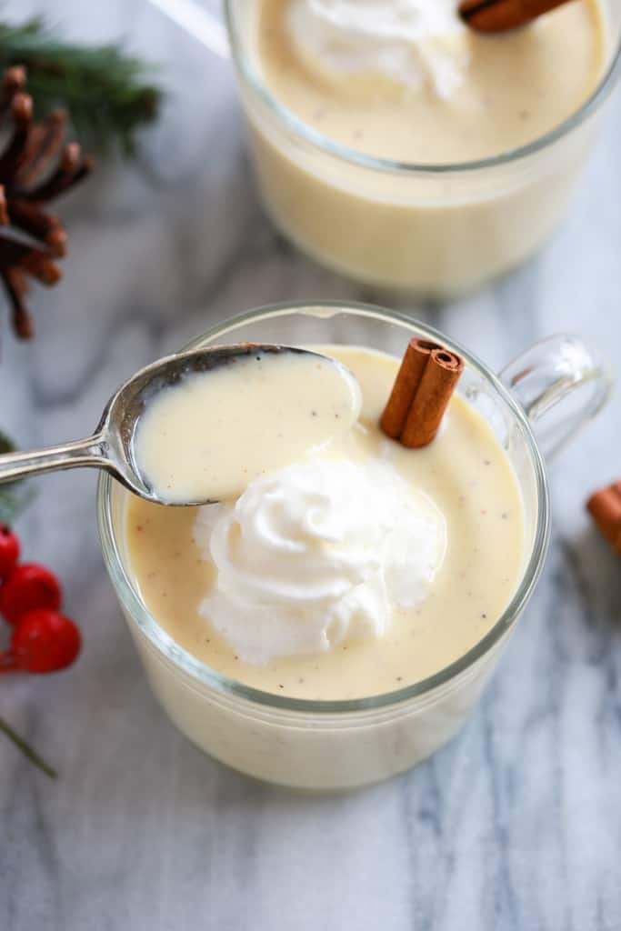 Φτιάξε σπιτικό Eggnog και απόλαυσε το γιορτινό ποτό που κρύβει μέσα του ιστορία ετών