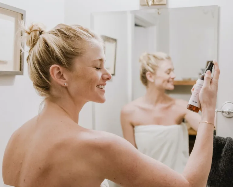 Τα 5 πράγματα που κάνουν κάθε πρωί οι γυναίκες με υπέροχη επιδερμίδα