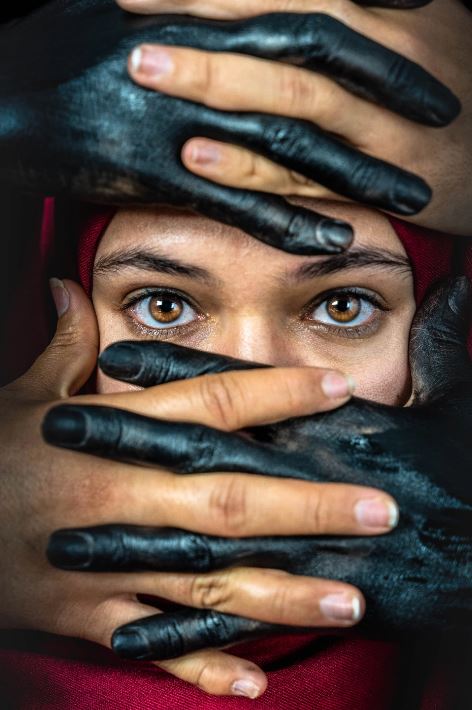 Γυναίκες πρόσφυγες αποτυπώνουν σε φωτογραφίες τις πιο σκληρές ιστορίες της ζωής τους
