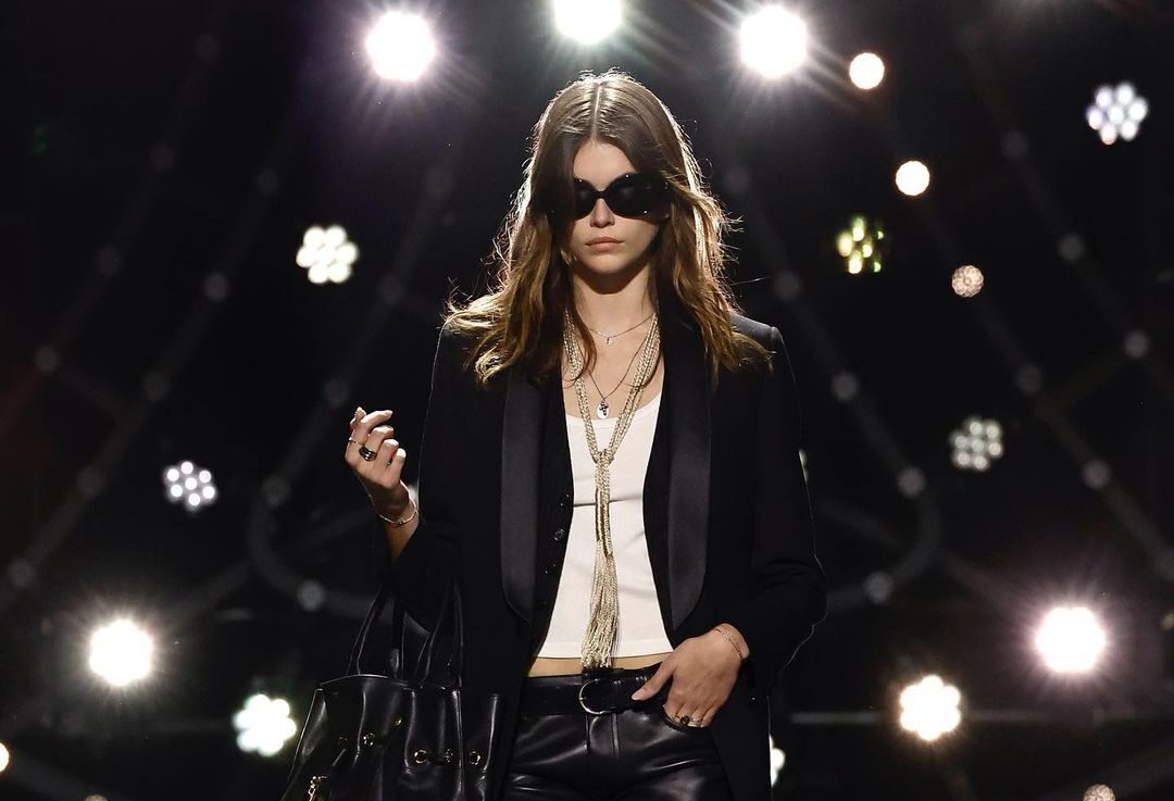 «Age of Indieness» η grunge και indie επίδειξη του οίκου Celine με τον Iggie Pop on stage