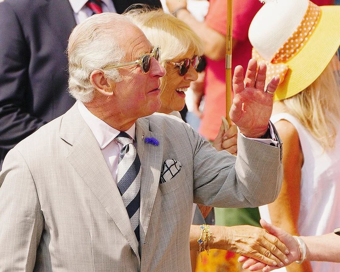 Οι ιδιοτροπίες του βασιλιά Κάρολου όταν απολαμβάνει το ποτό του- Τι προτιμά να πίνει πριν το δείπνο