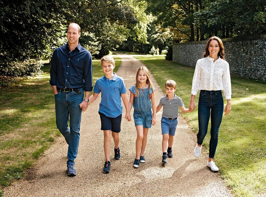 Το holiday outfit της Kate Middleton θα σε κάνει να θέλεις να φορέσεις ξανά skinny jeans