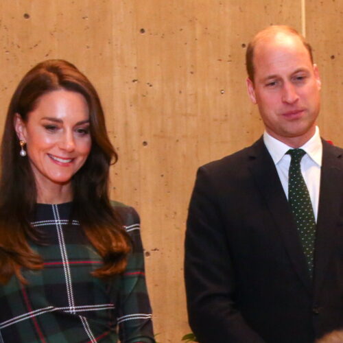 Η Kate Middleton επιλέγει κλασικό πράσινο καρό-3 φορέματα και 3 φούστες για να διαλέξεις