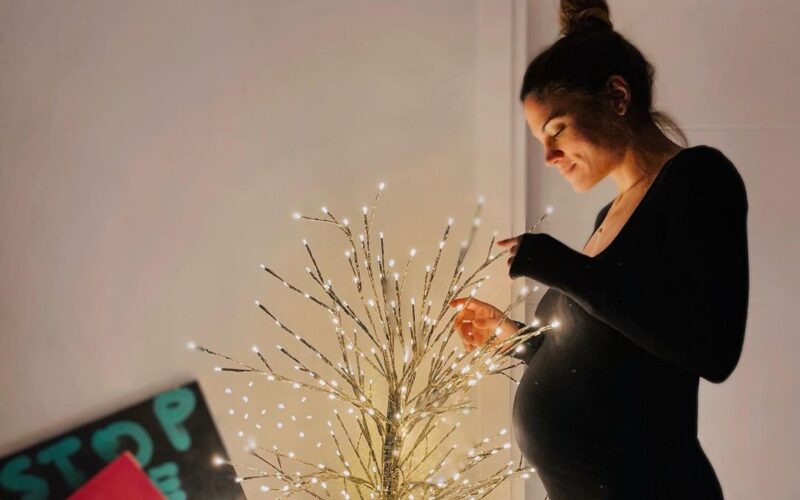 Η Μαίρη Συνατσάκη μετρά αντίστροφα για τη γέννηση του μωρού της- «Εσύ θα τα φωτίσεις όλα αλλιώς»